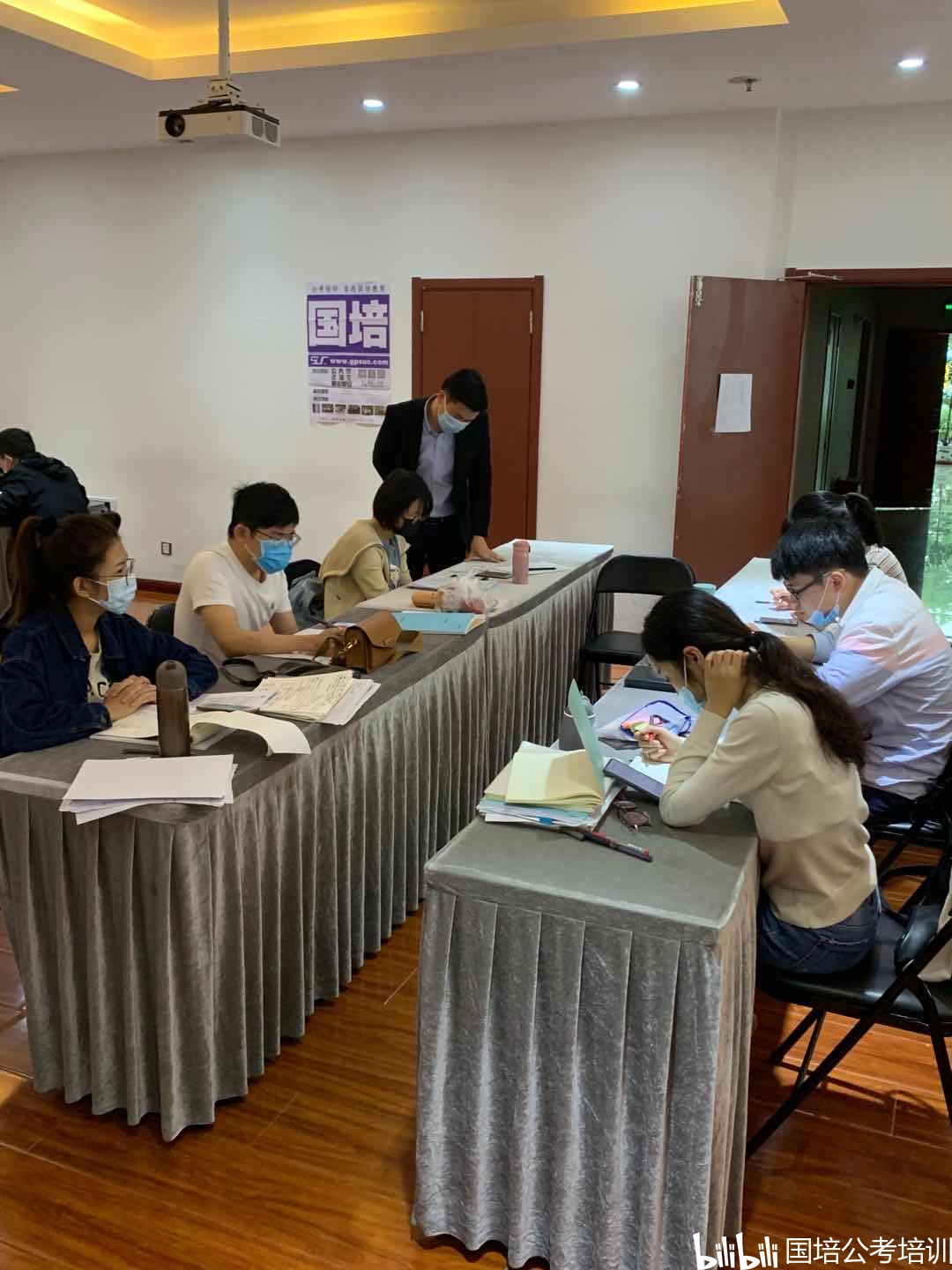 引導(dǎo)青年樹立正確婚戀觀，提升婚姻介紹服務(wù)質(zhì)量——2022安徽蕪湖公務(wù)員面試熱點解析